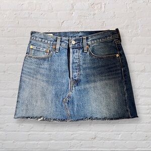 LEVIS DENIM SKIRT SZ 28
